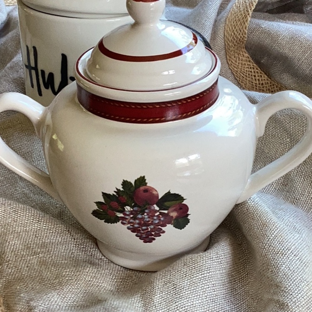 🍇 Raymond Waites Covered SUGAR BOWL w/ Handles  GRAPES  BERRIES  FRUIT 🍎